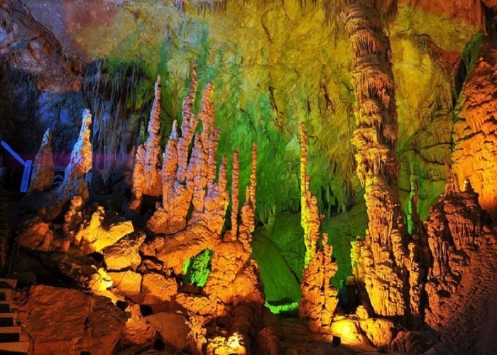 Danh thắng động Tiên