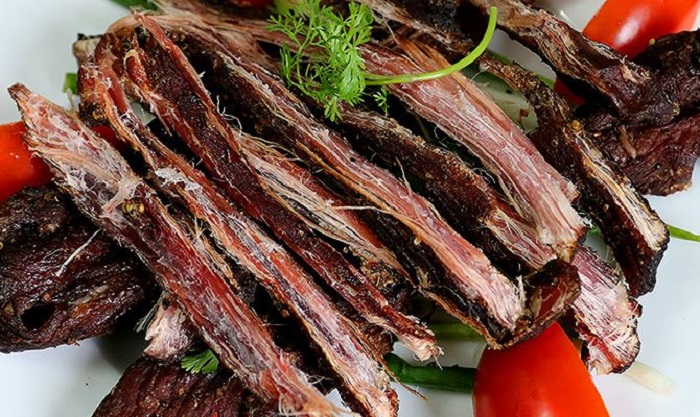 Thịt trâu gác bếp là đặc sản nổi tiếng ở miền núi
